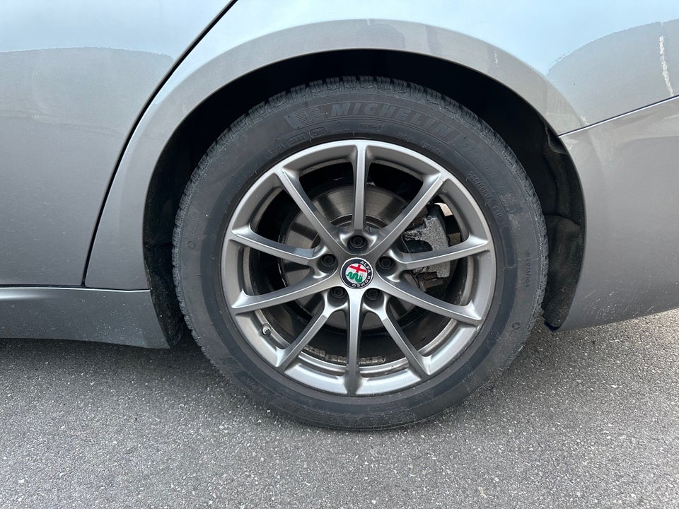 Alfa Romeo Giulia 2,2 JTD 180 Super aut. 4d