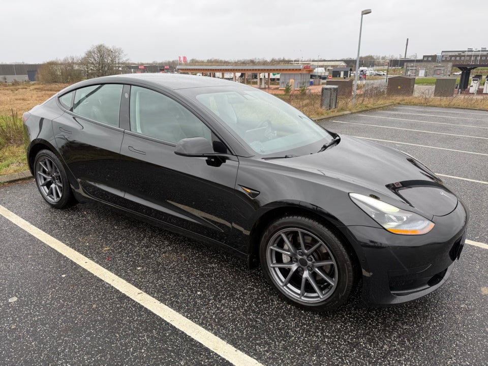 Tesla Model 3 Standard Range+ RWD 4d