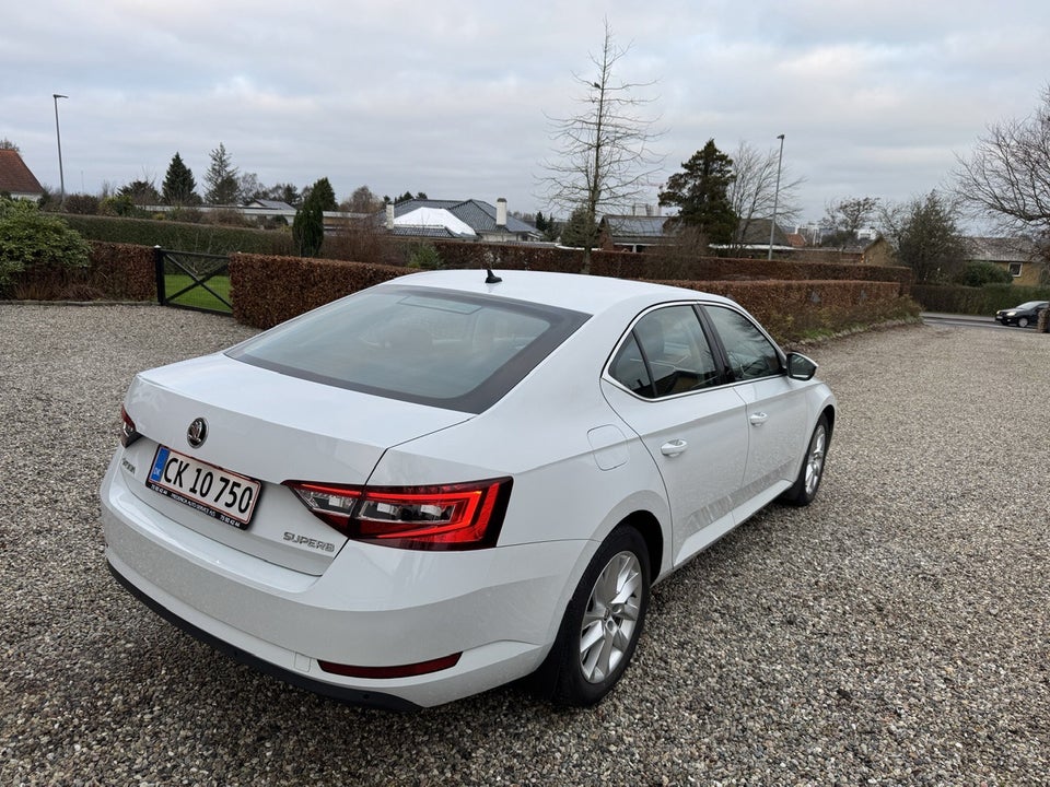 Skoda Superb 1,6 TDi 120 Style DSG 5d