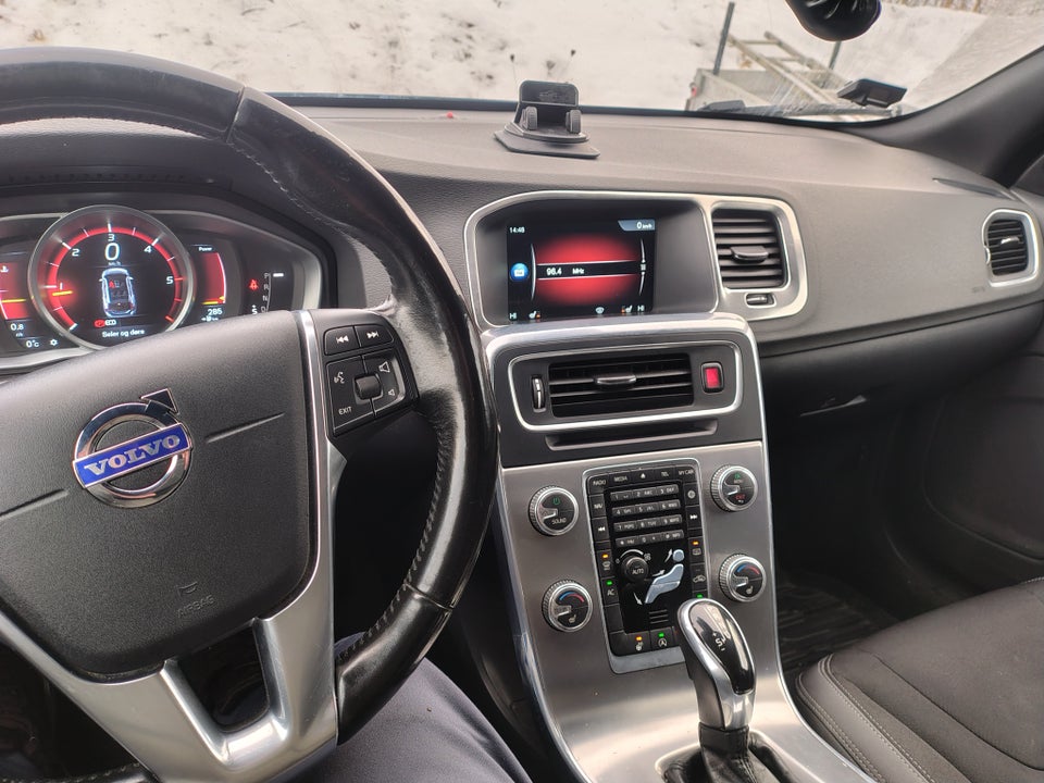 Volvo V60 2,0 D4 181 Momentum aut. 5d