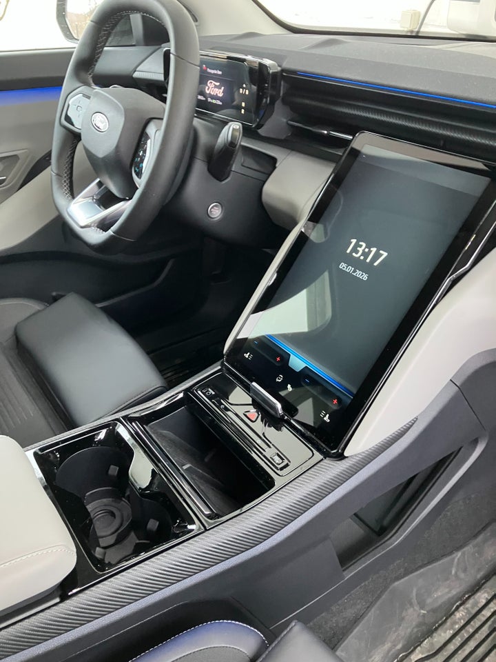 Ford Explorer 77 Premium Extended Range 5d