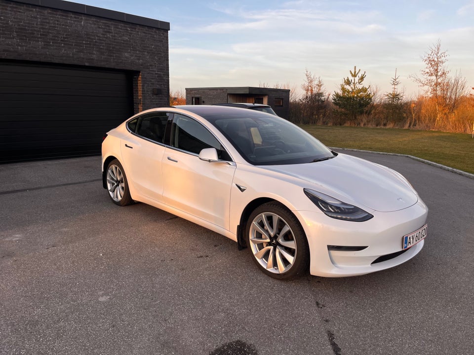 Tesla Model 3 Long Range AWD 4d