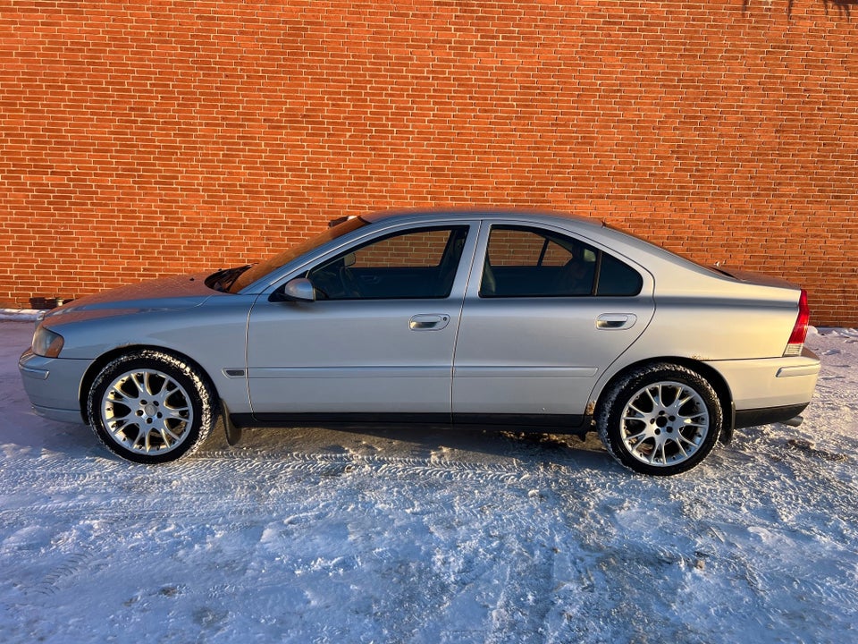 Volvo S60 2,4 170 Momentum 4d