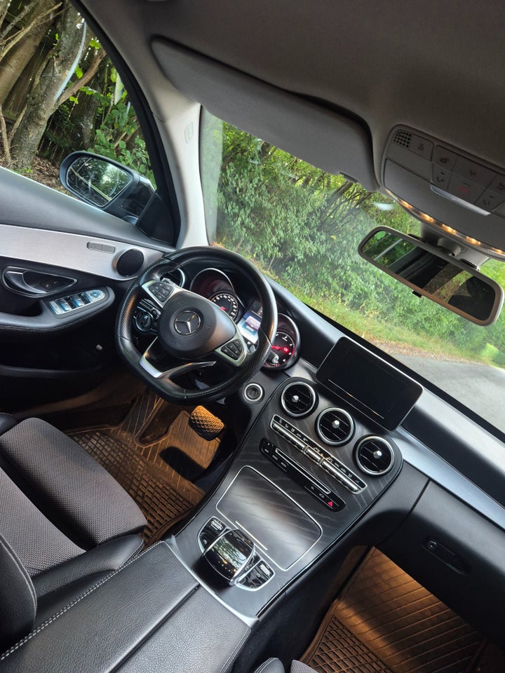 Mercedes C220 d 2,2 AMG Line stc. aut. 5d