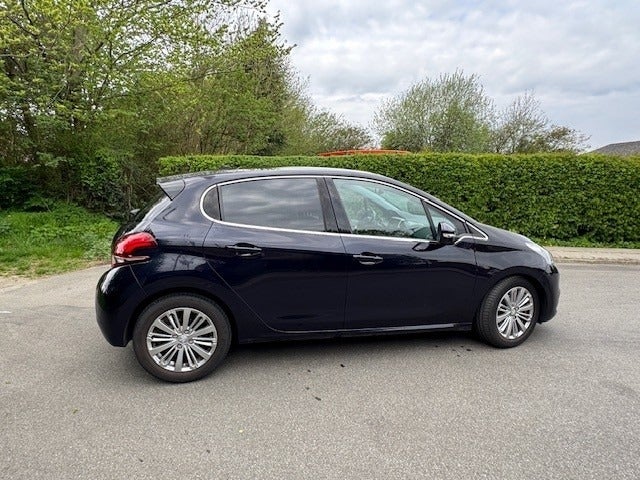 Peugeot 208 1,5 BlueHDi 100 Prestige Sky 5d
