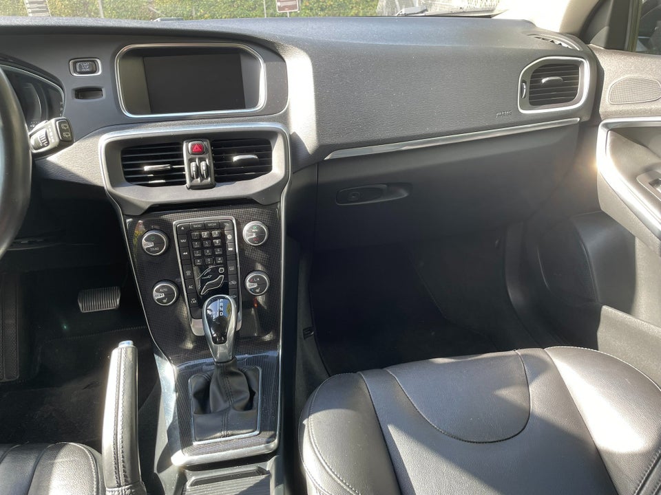 Volvo V40 1,5 T3 152 Momentum aut. 5d