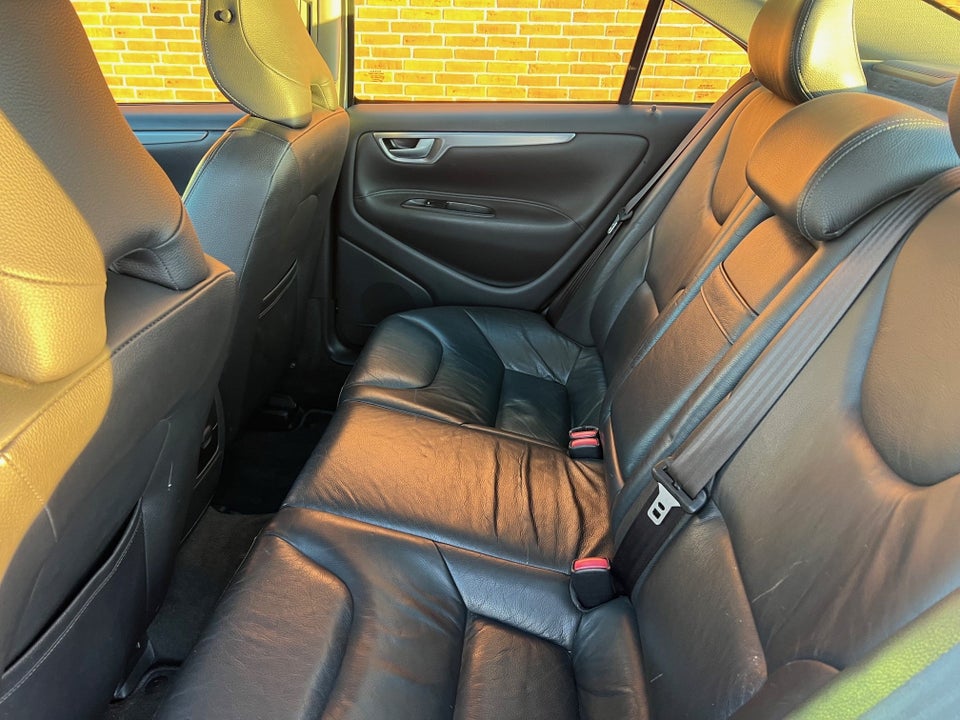 Volvo S60 2,4 170 Momentum 4d