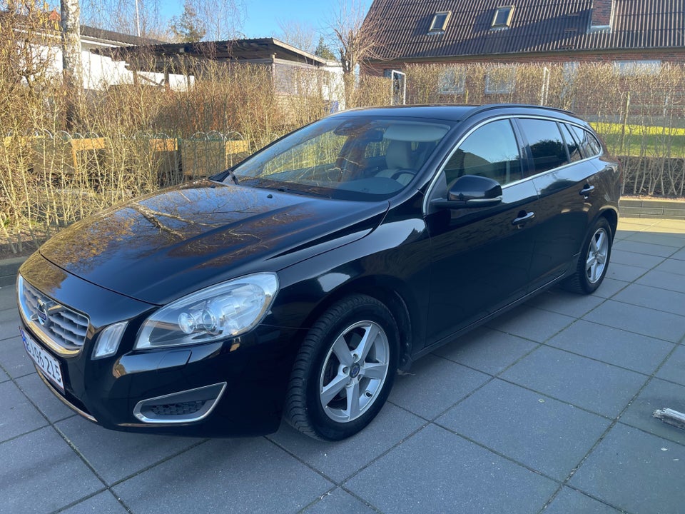 Volvo V60 2,0 D3 136 Momentum 5d