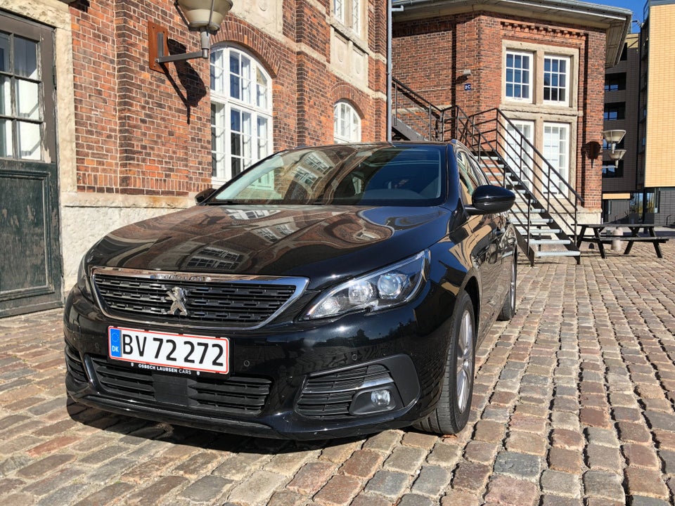 Peugeot 308 1,2 e-THP 130 Allure Sky SW 5d