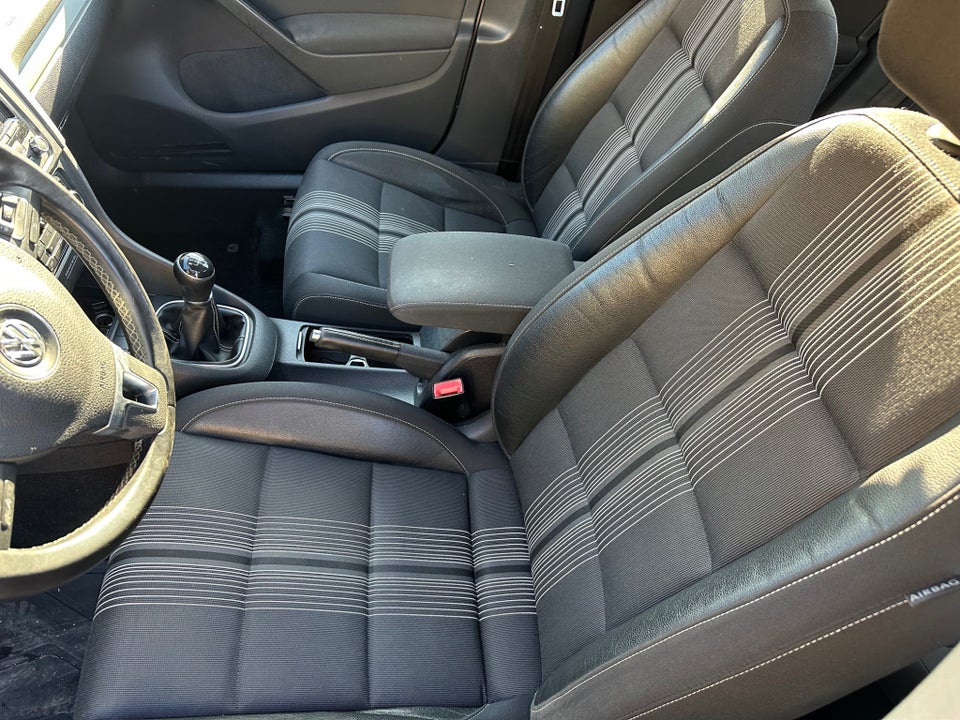 VW Golf VI 1,6 TDi 105 Match BMT 5d