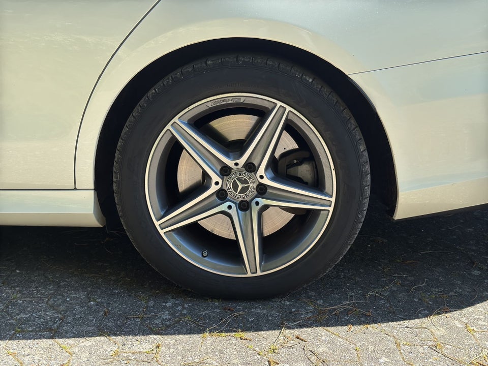 Mercedes E300 de 2,0 AMG Line stc. aut. 5d