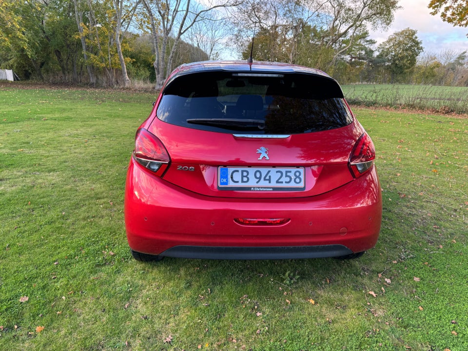 Peugeot 208 1,2 VTi 82 Signature Sky 5d