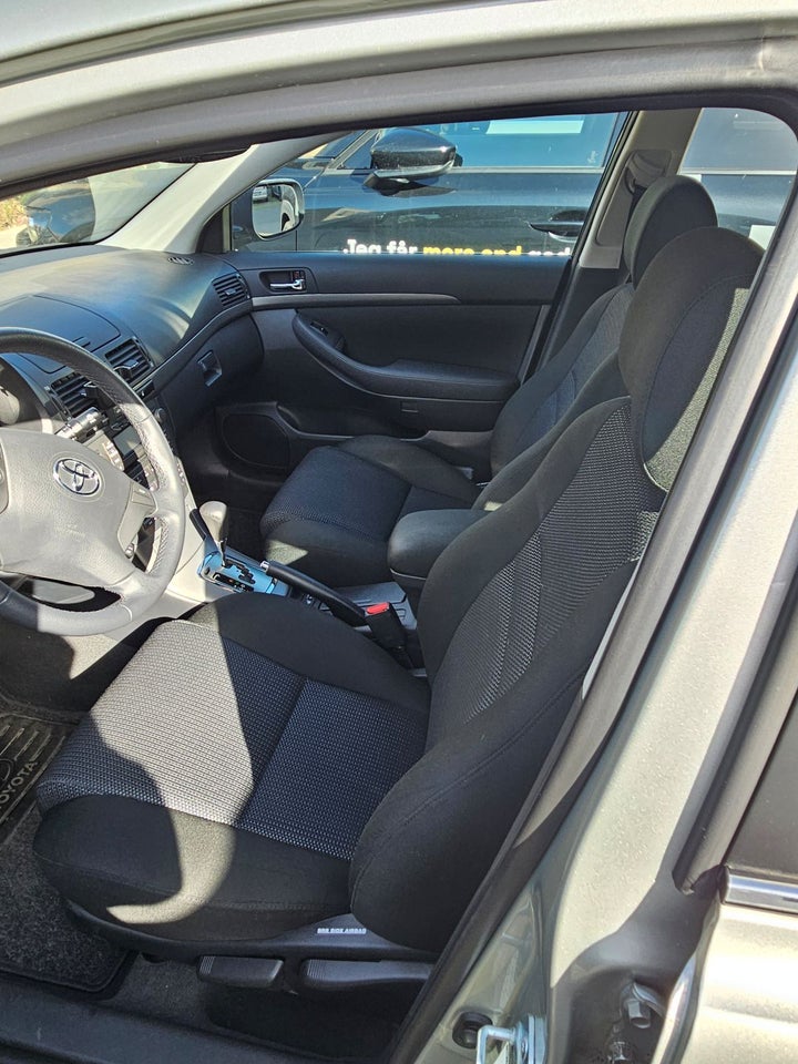 Toyota Avensis 1,8 VVT-i Sol aut. 4d