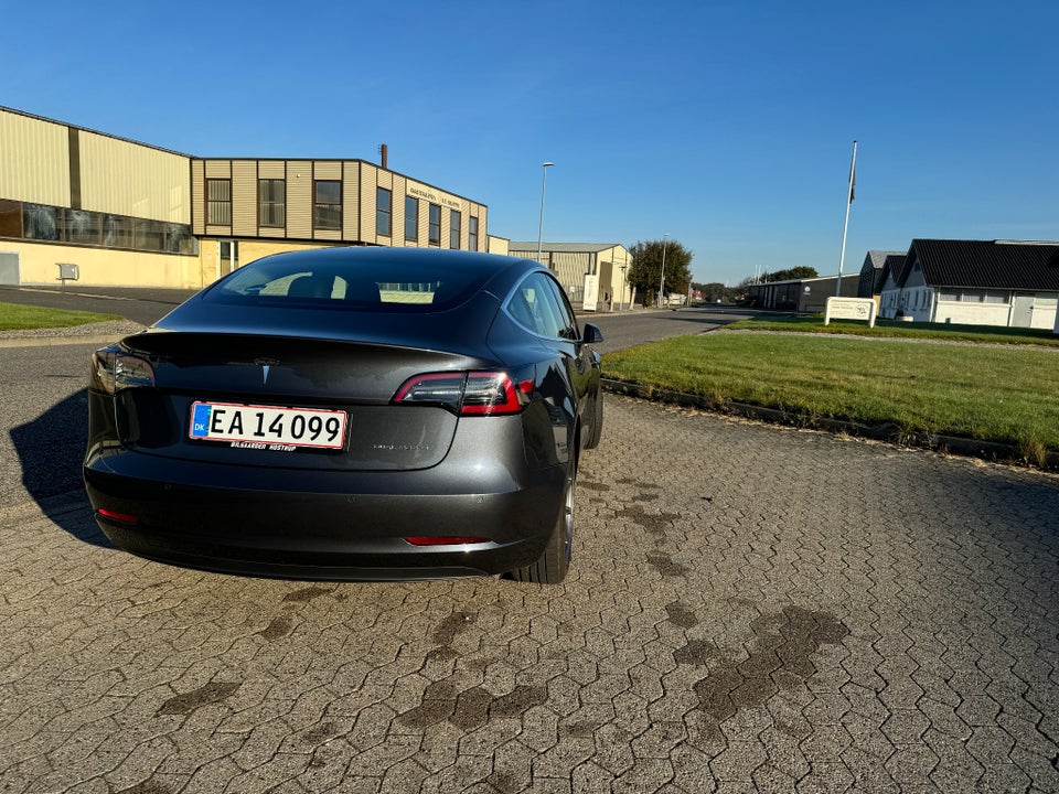 Tesla Model 3 Long Range AWD 4d