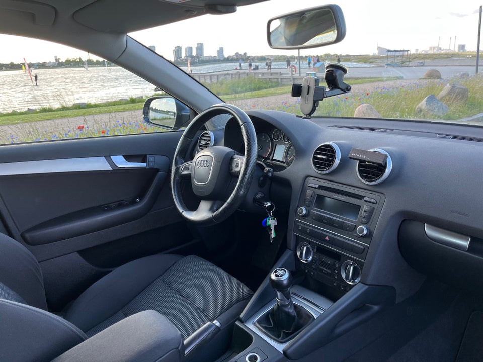 Audi A3 2,0 TDi 136 Ambiente Sportback 5d