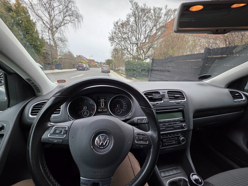 VW Golf VI 1,6 TDi 105 Comfortline 5d