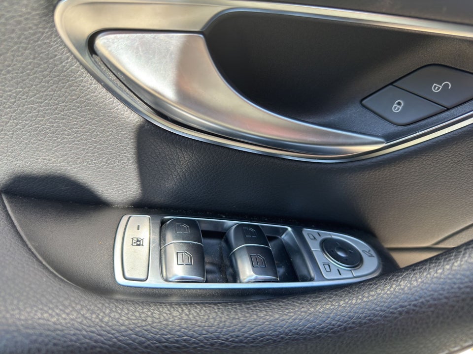 Mercedes E300 de 2,0 AMG Line stc. aut. 5d