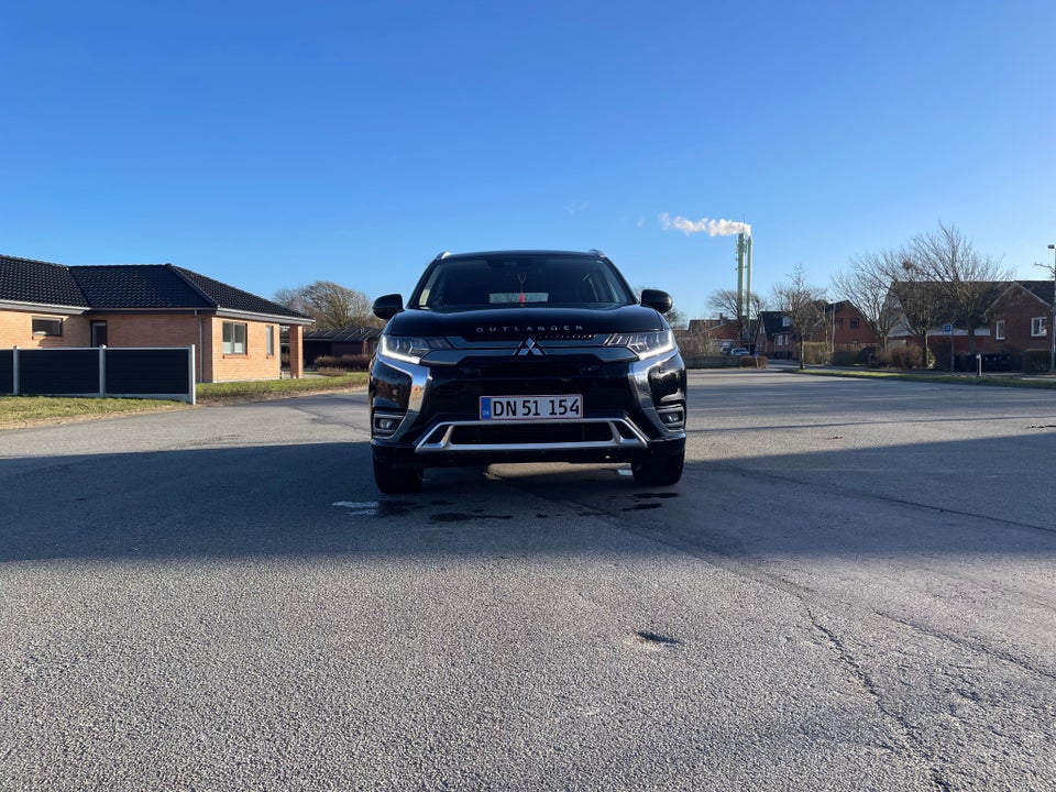 Mitsubishi Outlander 2,4 PHEV Intense CVT 4WD 5d