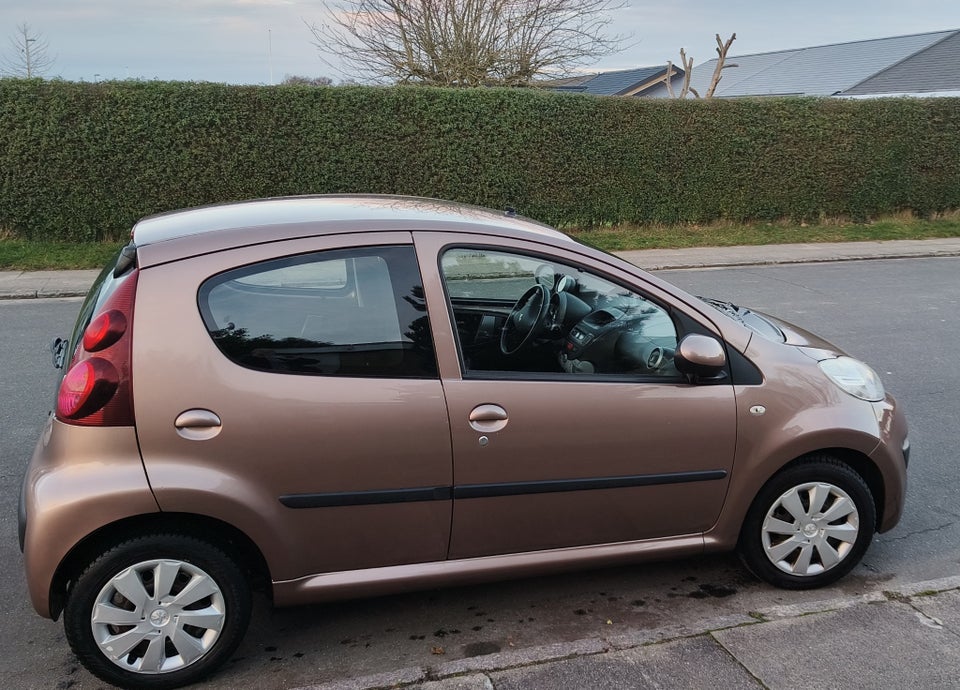 Peugeot 107 1,0 Active White 5d