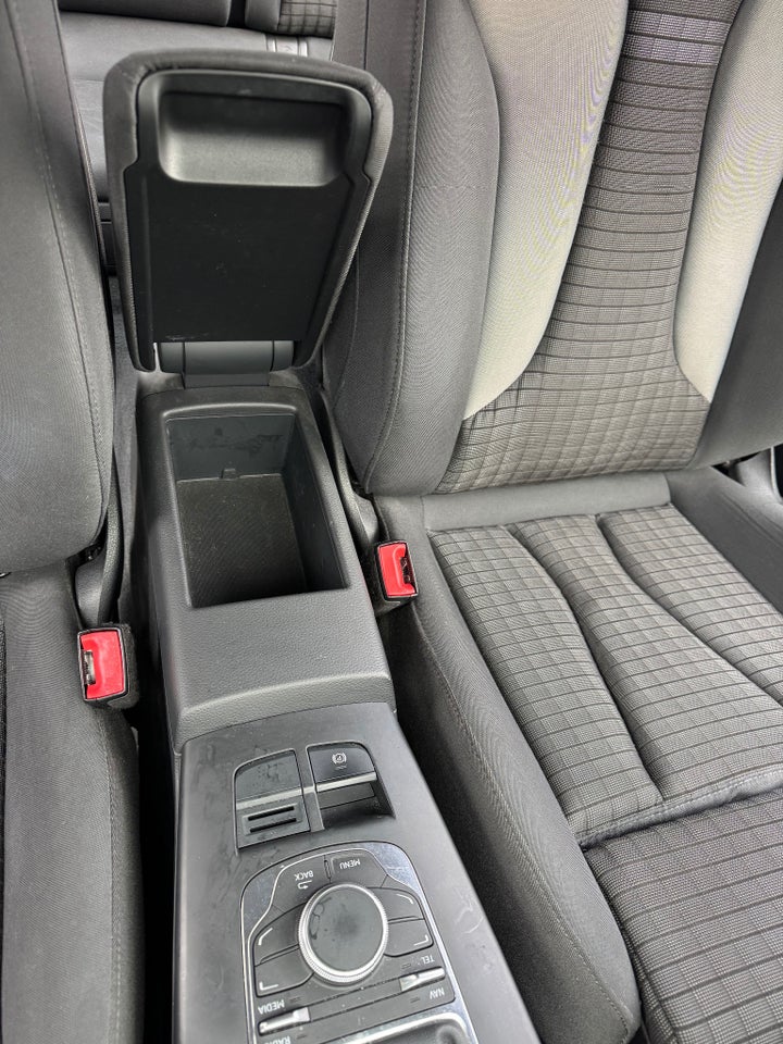 Audi A3 2,0 TDi 150 Ambiente Sportback 5d