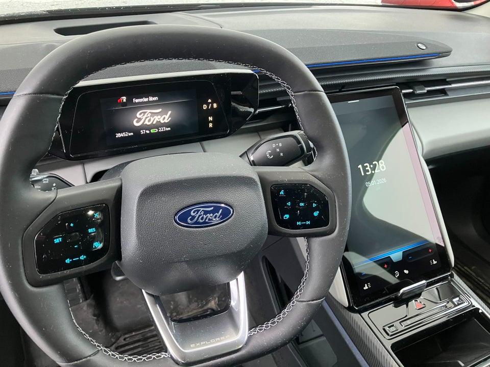 Ford Explorer 77 Premium Extended Range 5d