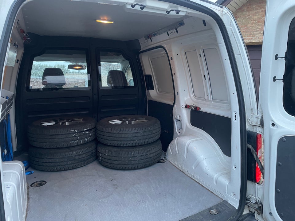 VW Caddy 1,6 TDi 102 DSG BMT Van 4d