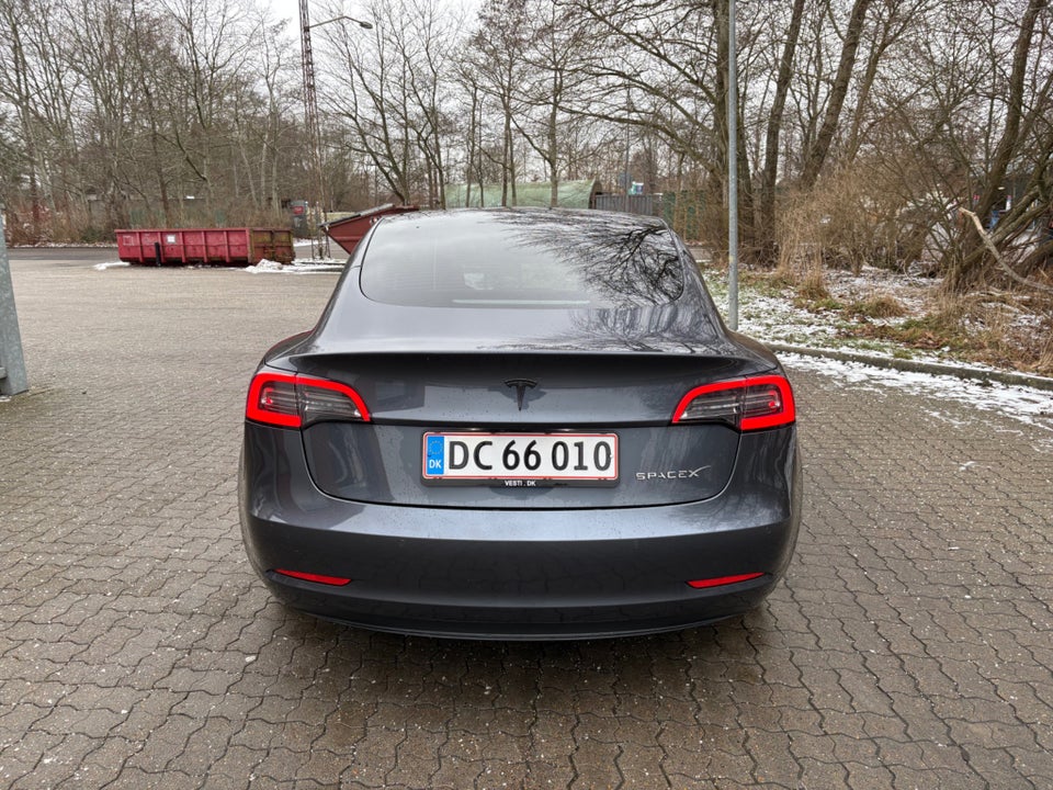 Tesla Model 3 Standard Range+ RWD 4d