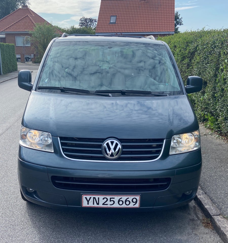 VW Multivan 2,5 TDi 130 Highline 5d