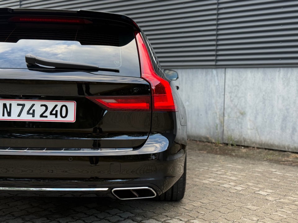 Volvo V90 2,0 T5 254 Momentum aut. 5d