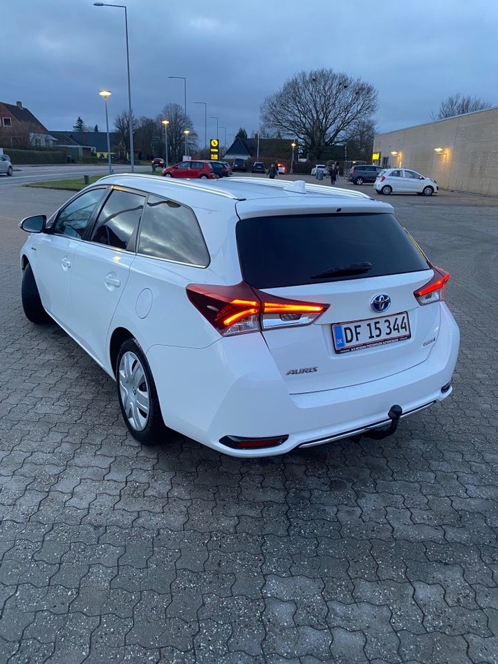 Toyota Auris 1,8 Hybrid H2 Comfort Touring Sports CVT 5d