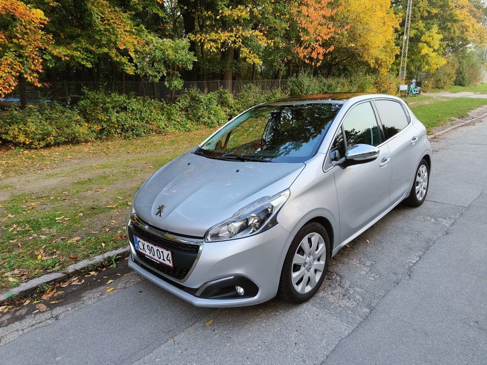 Peugeot 208 1,6 BlueHDi 100 Allure Sky 5d