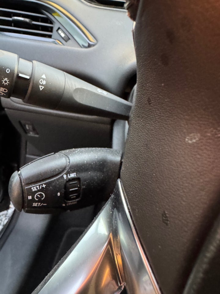 Peugeot 208 1,2 VTi 82 Allure 5d