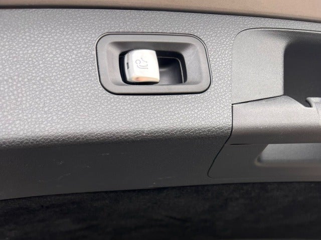 Mercedes E300 de 2,0 AMG Line stc. aut. 5d