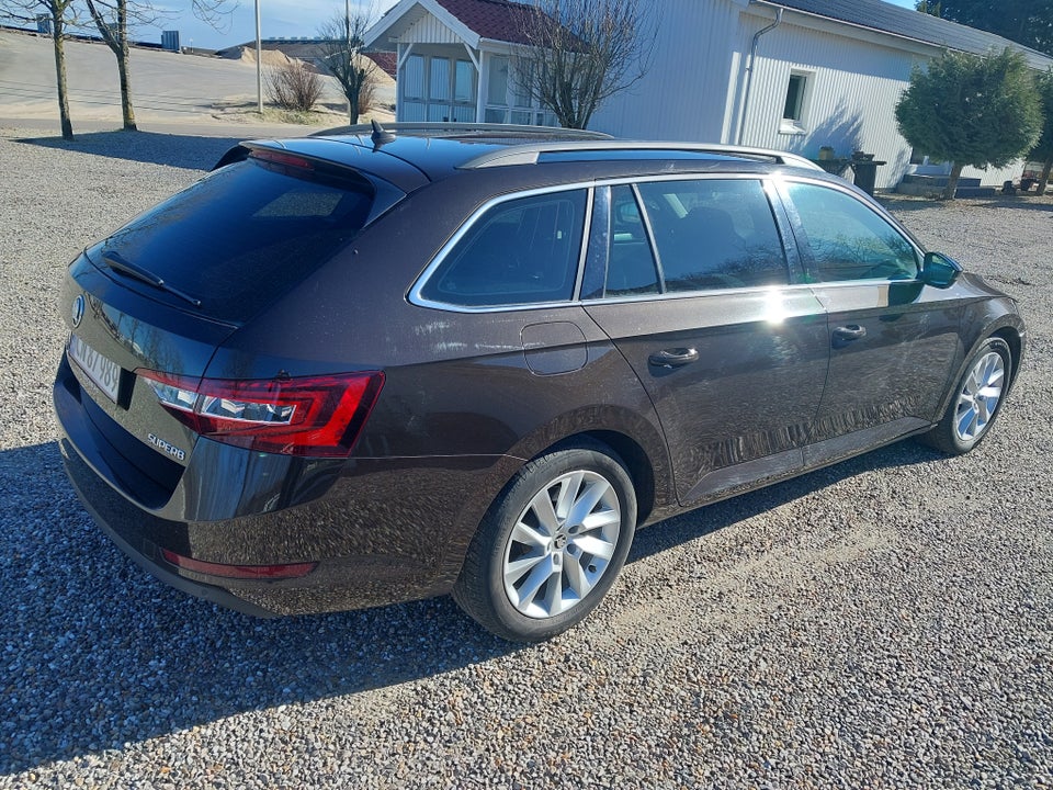 Skoda Superb 1,6 TDi 120 Ambition Combi DSG 5d