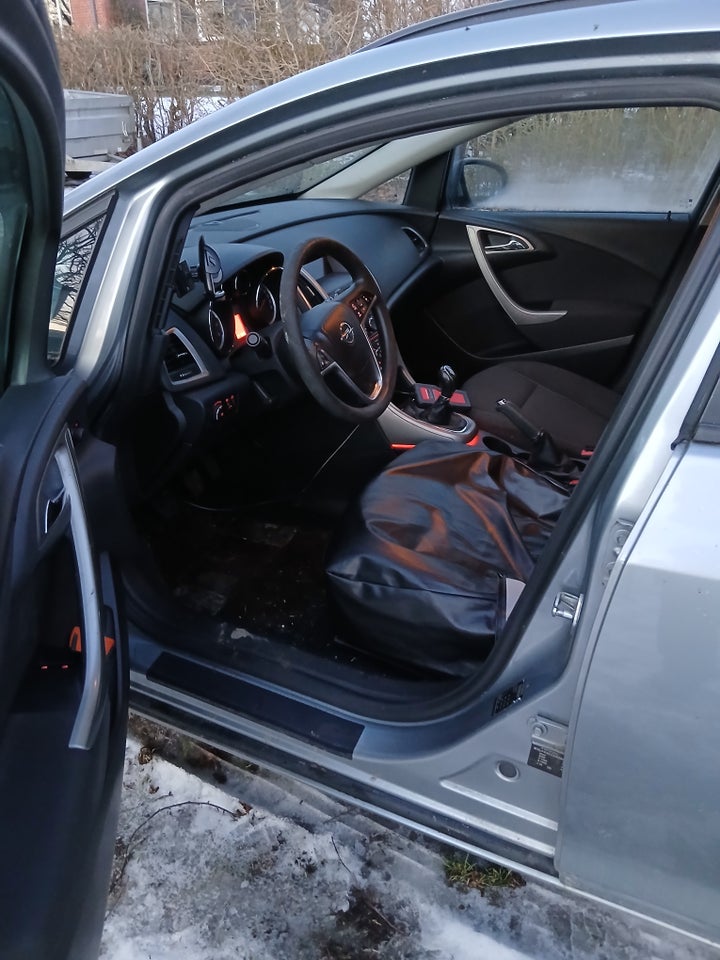 Opel Astra 1,4 T 140 Sport Sports Tourer 5d