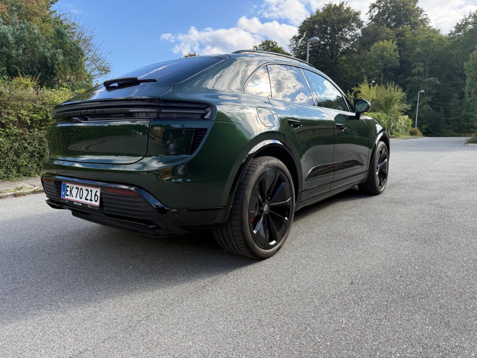 Porsche Macan Turbo 5d
