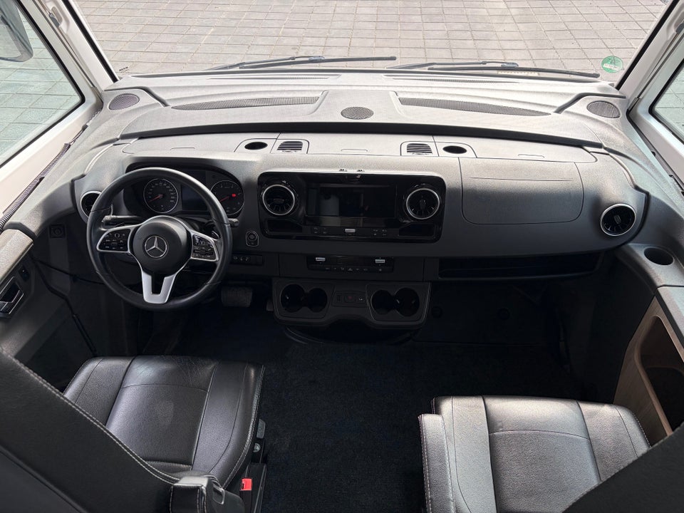 Mercedes Kabe 2,2 i810LT aut. 2d