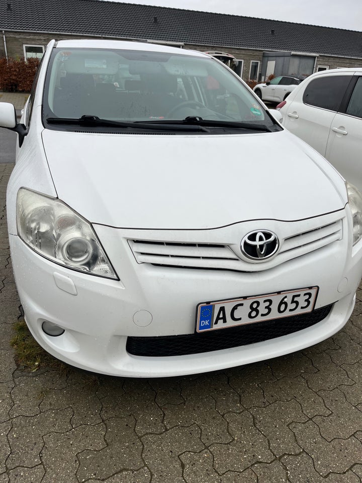 Toyota Auris 2,0 D-4D T2 5d