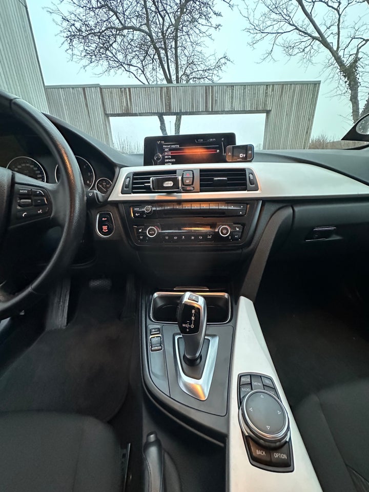 BMW 320d 2,0 Touring aut. 5d