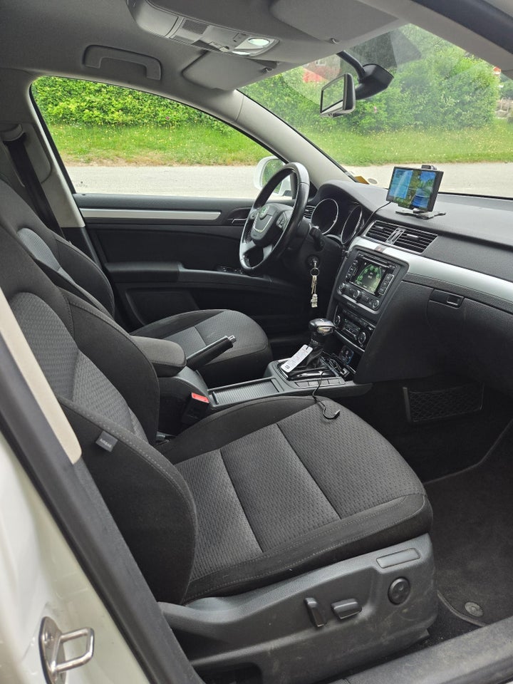 Skoda Superb 2,0 TDi 170 Elegance Combi DSG 5d