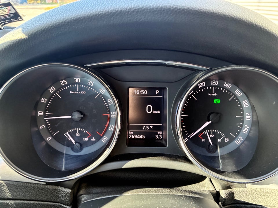 Skoda Superb 2,0 TDi 140 Ambition Combi DSG 5d