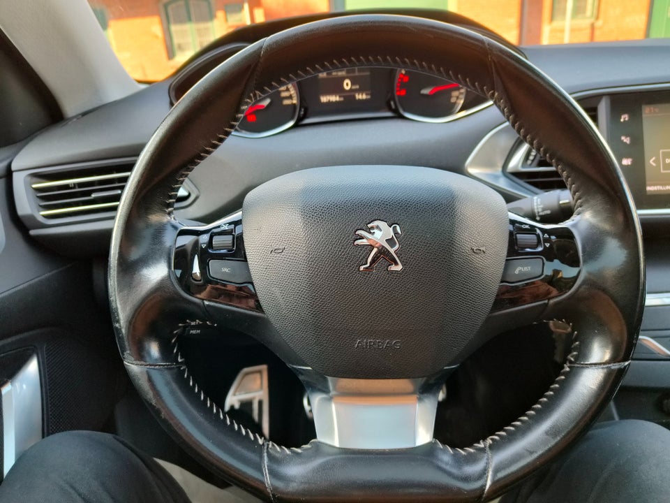 Peugeot 308 1,5 BlueHDi 130 Allure Sky 5d