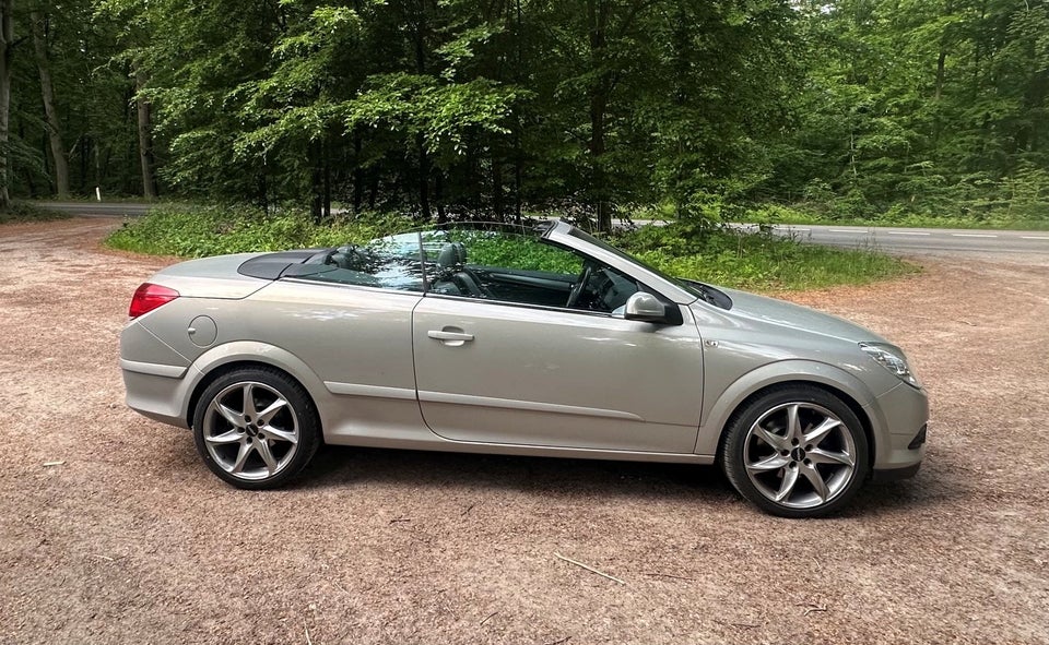 Opel Astra 2,0 Turbo TwinTop 2d