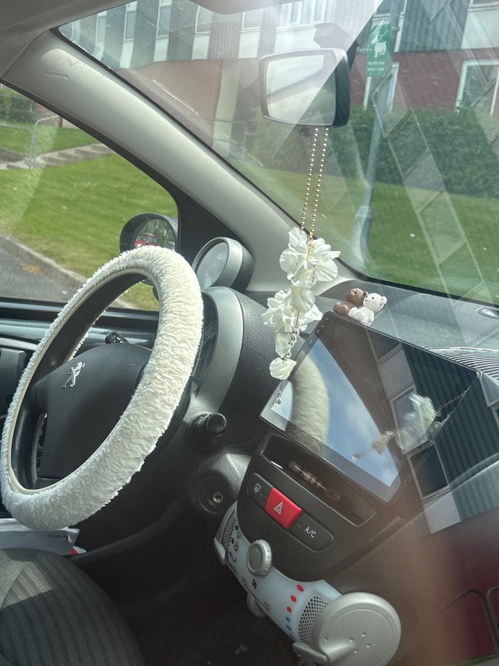 Peugeot 107 1,0 White 5d