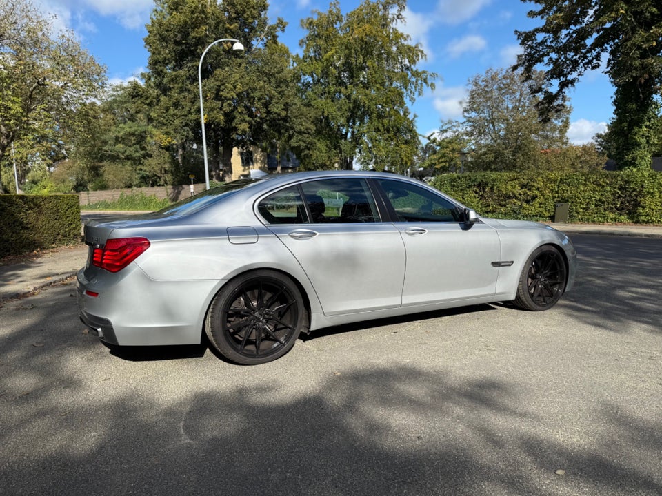 BMW 750i 4,4 aut. 4d