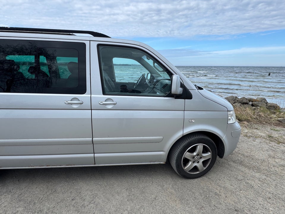 VW Multivan 3,2 V6 Highline aut. 5d