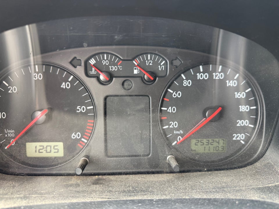VW Transporter 2,5 Kassevogn 4d