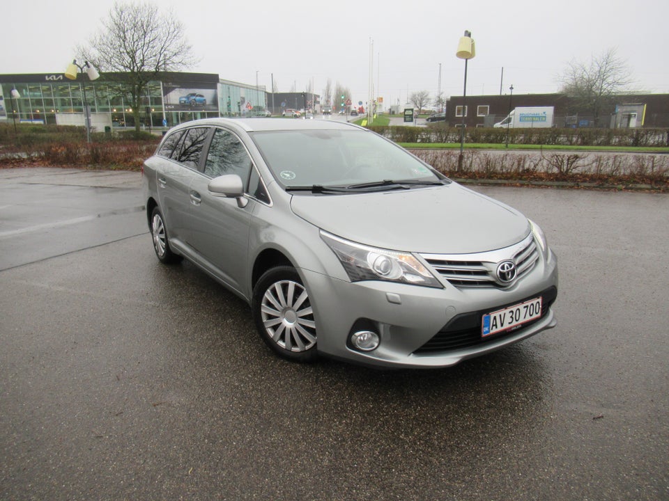 Toyota Avensis 1,8 VVT-i T2 Premium stc. 5d