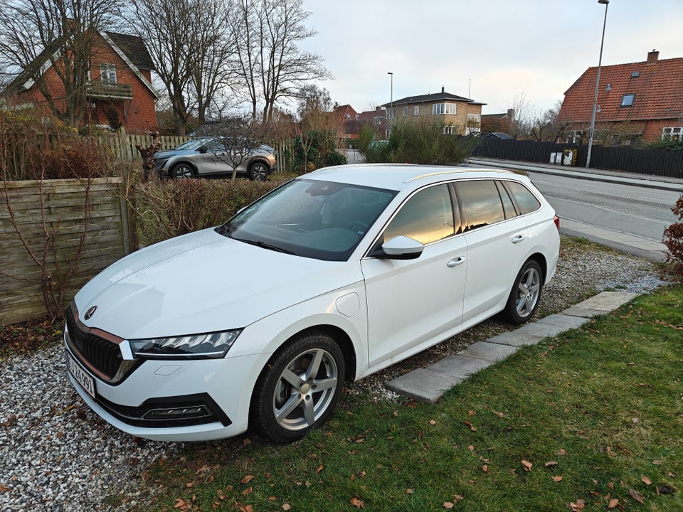 Skoda Octavia 1,4 TSi iV Plus Combi DSG 5d