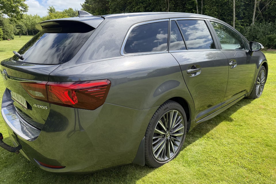 Toyota Avensis 1,8 VVT-i T2 Premium Touring Sports 5d